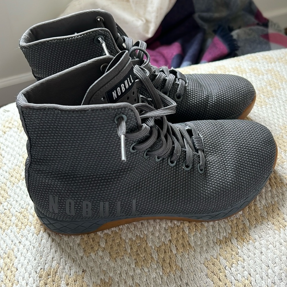 Nobull Grey Hi-top Men’s size 7 Women’s size 8.5 Good Condition!
